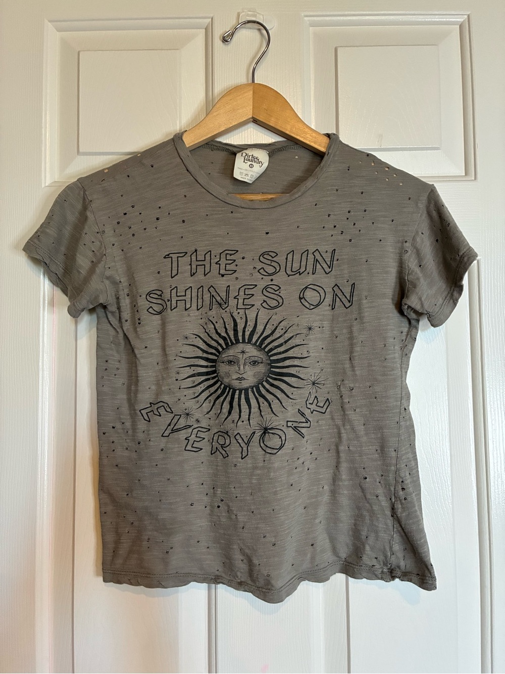 Vintage-Inspired Gray Graphic Tee — The Sun Shines On Everyone